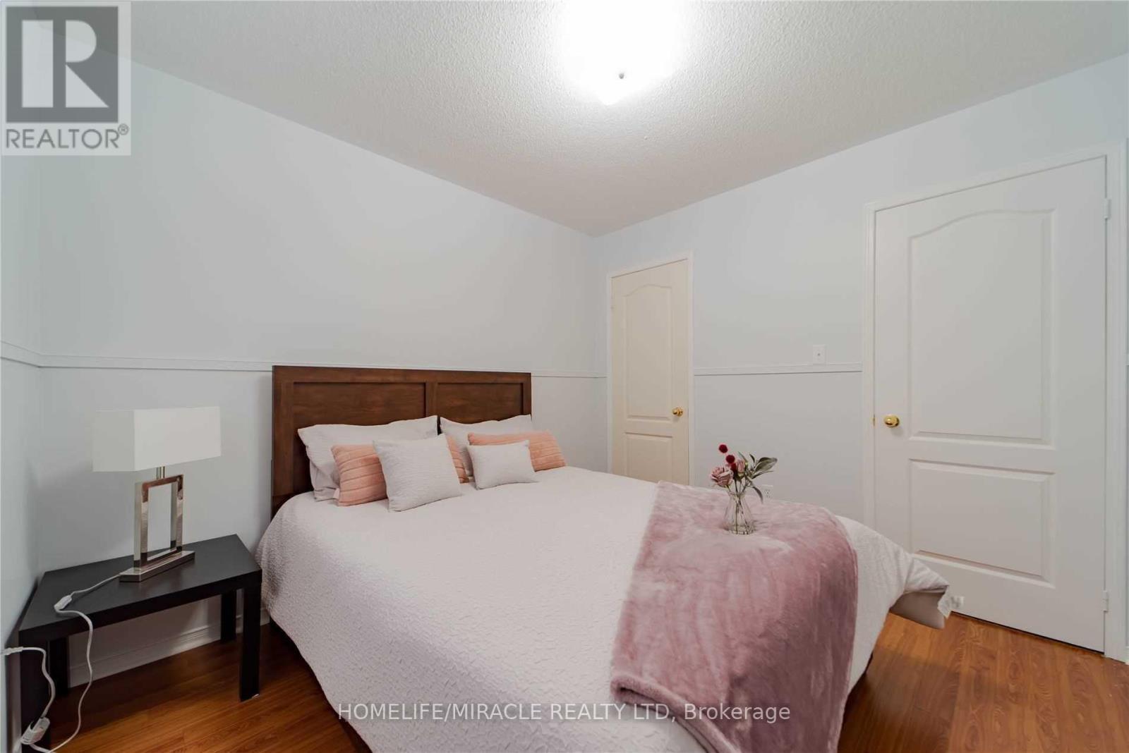 60 Brentcliff Drive, Brampton, Ontario  L7A 2N2 - Photo 7 - W12757806