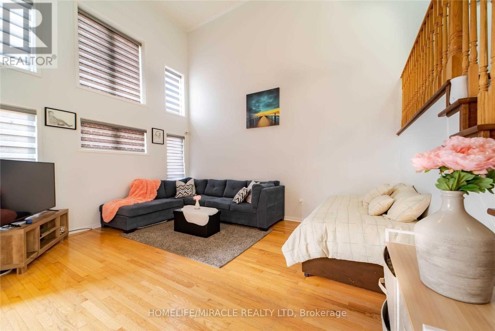 60 Brentcliff Drive, Brampton, Ontario  L7A 2N2 - Photo 8 - W12757806