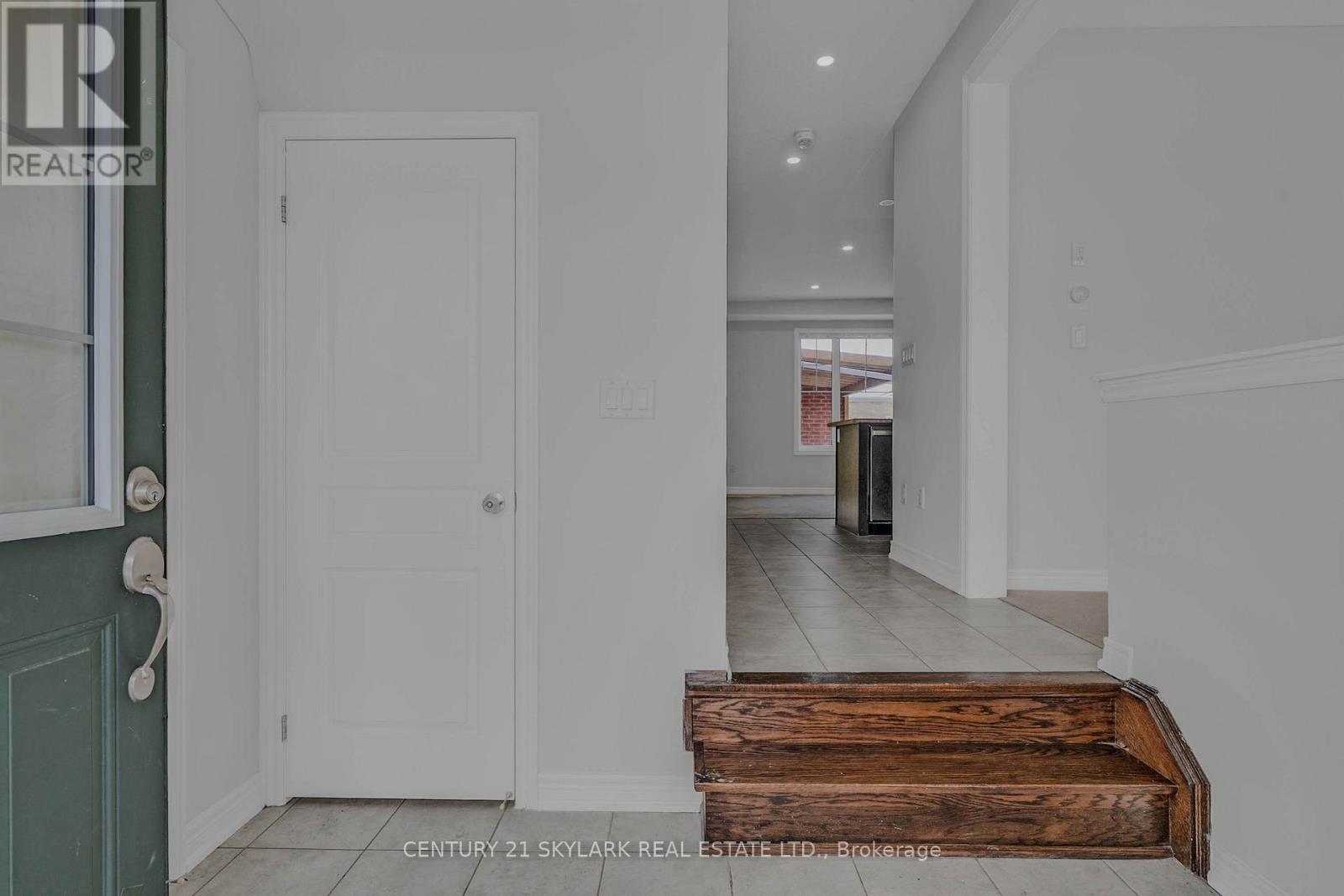 4 Primo Road, Brampton, Ontario  L7A 3Y1 - Photo 2 - W12757850