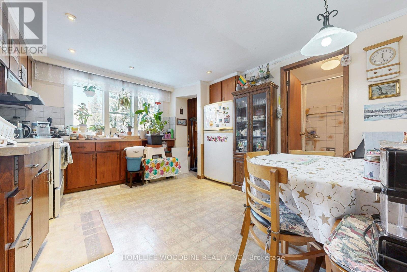 96 Boustead Avenue, Toronto, Ontario  M6R 1Y9 - Photo 18 - W12757896