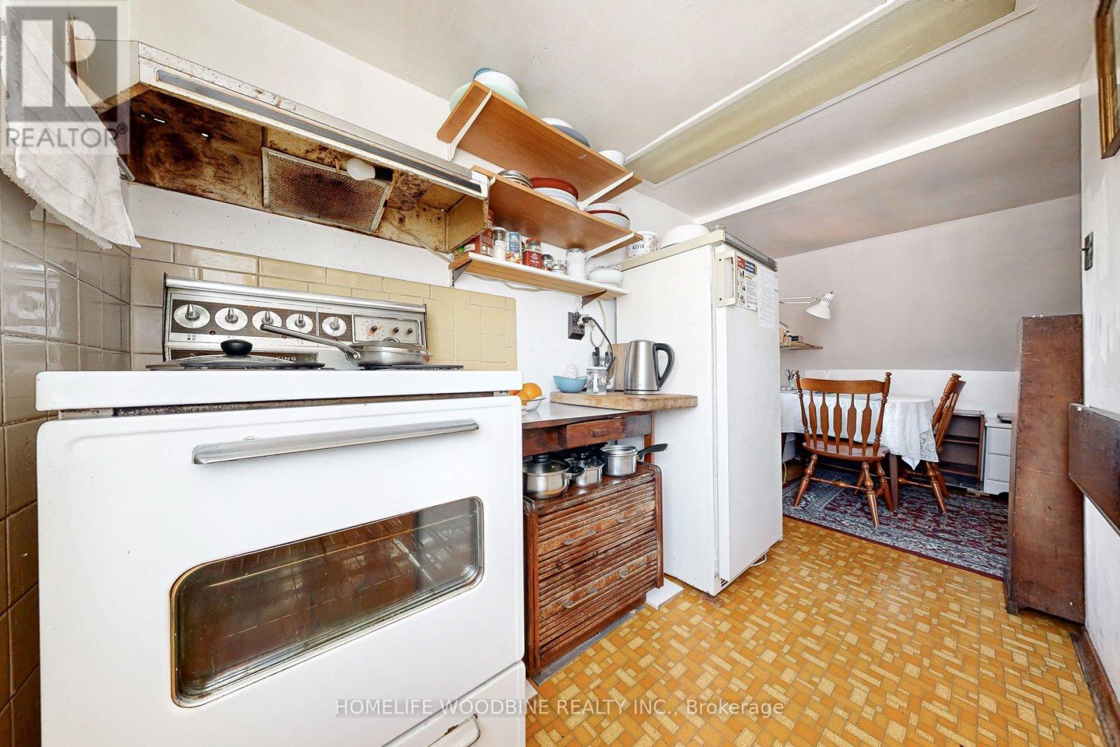 96 Boustead Avenue, Toronto, Ontario  M6R 1Y9 - Photo 39 - W12757896