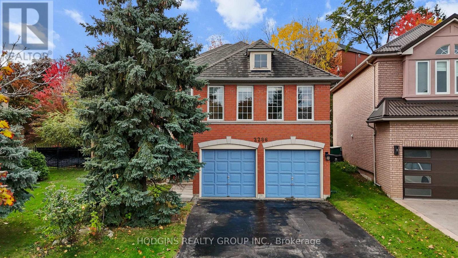 2286 Yorktown Circle, Mississauga, Ontario  L5M 5Y1 - Photo 3 - W12757904