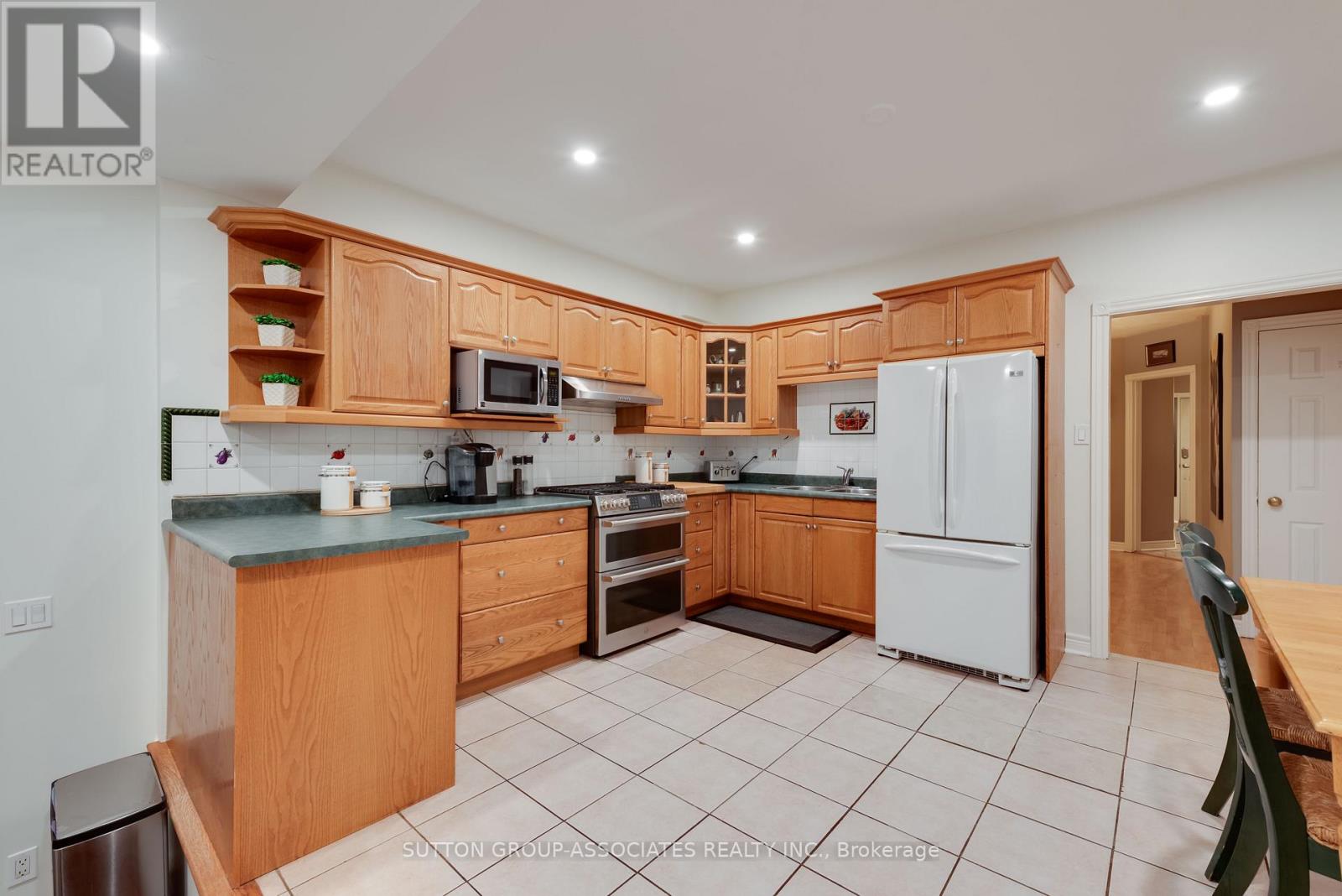 1057 St Clarens Avenue, Toronto, Ontario  M6H 3X8 - Photo 8 - W12757912