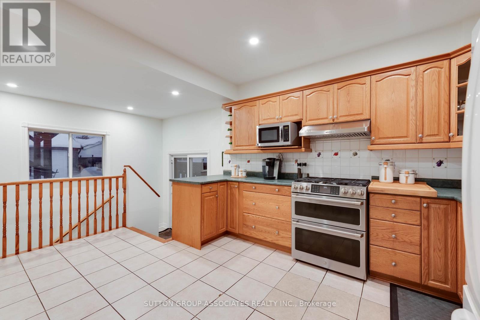 1057 St Clarens Avenue, Toronto, Ontario  M6H 3X8 - Photo 9 - W12757912