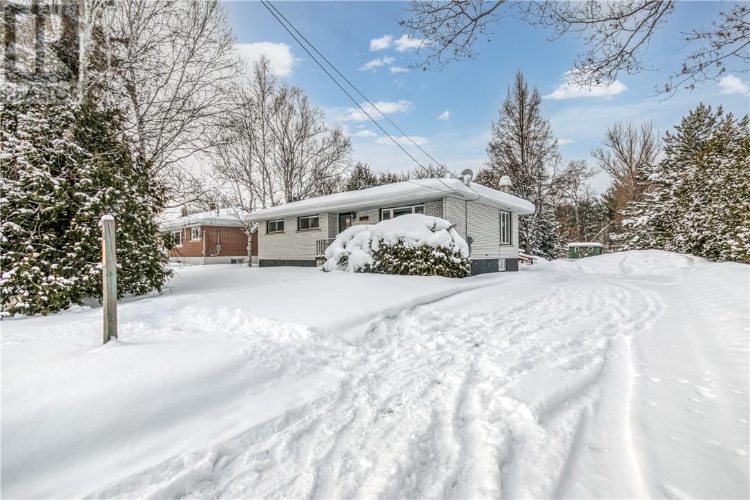 1658 1st Street, Val Caron, Ontario  P3N 1J9 - Photo 3 - 2126284