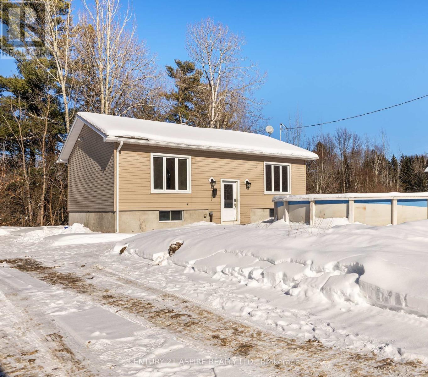 84 SANDY BEACH ROAD, Laurentian Valley, Ontario