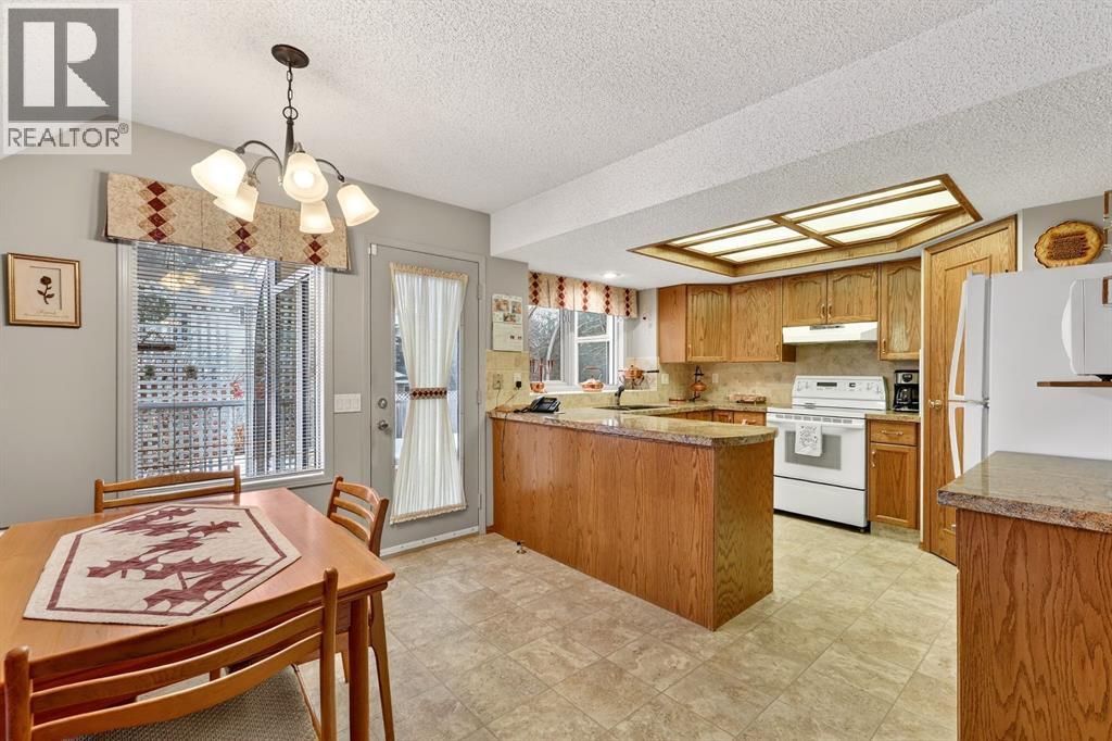 311 Douglasbank Drive Se, Calgary, Alberta  T2Z 2C7 - Photo 11 - A2277070