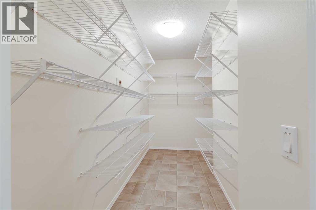 2466, 70 Glamis Drive Sw, Calgary, Alberta  T3E 6T6 - Photo 12 - A2282194