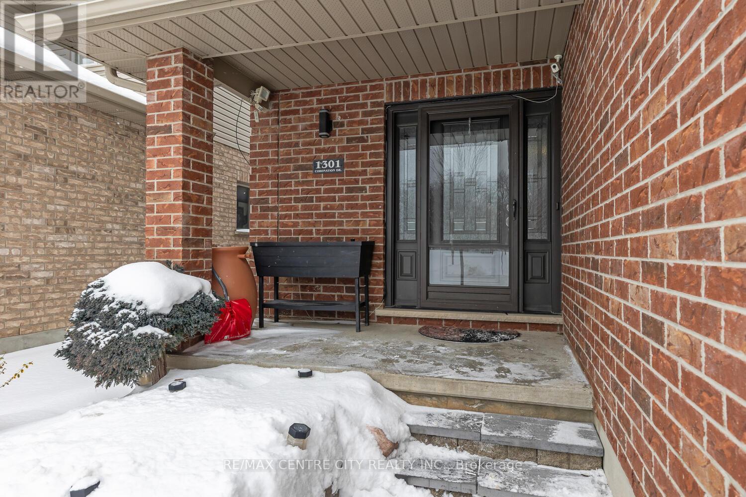 1301 Coronation Drive, London North, Ontario  N6G 0B4 - Photo 3 - X12757966