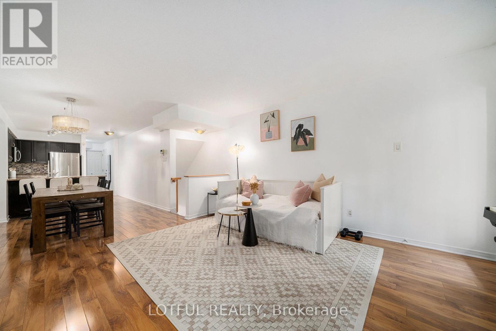 58 Steele Park Private, Ottawa, Ontario  K1J 0J2 - Photo 11 - X12758060