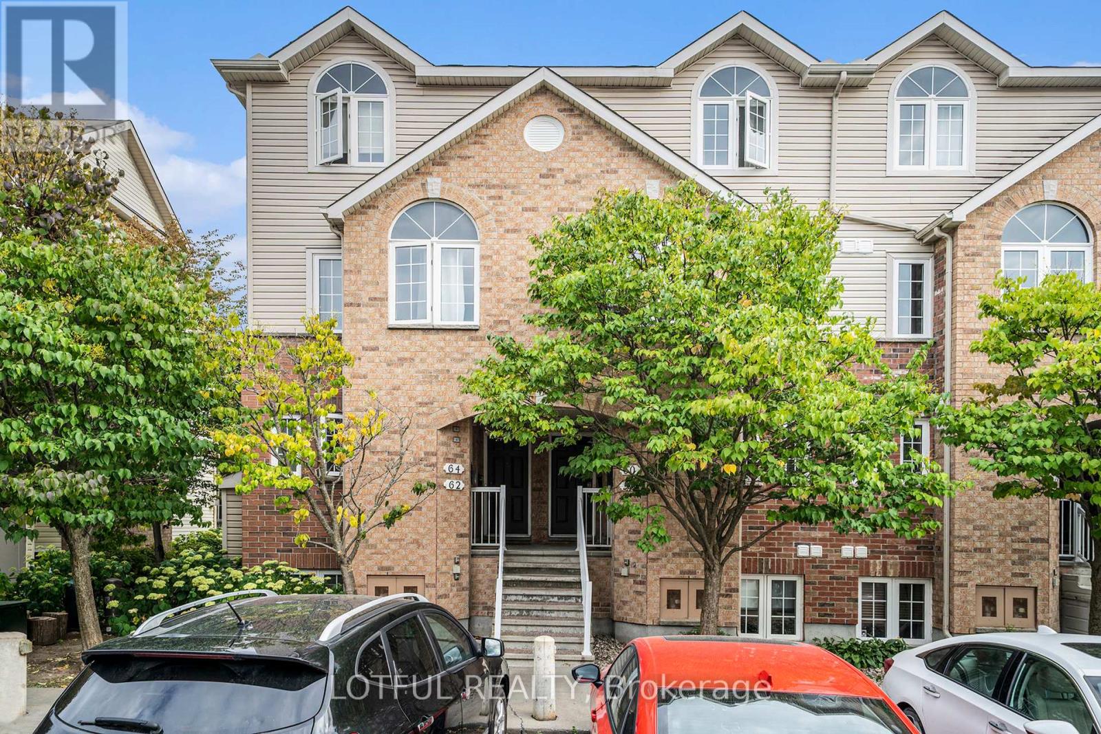 58 Steele Park Private, Ottawa, Ontario  K1J 0J2 - Photo 2 - X12758060