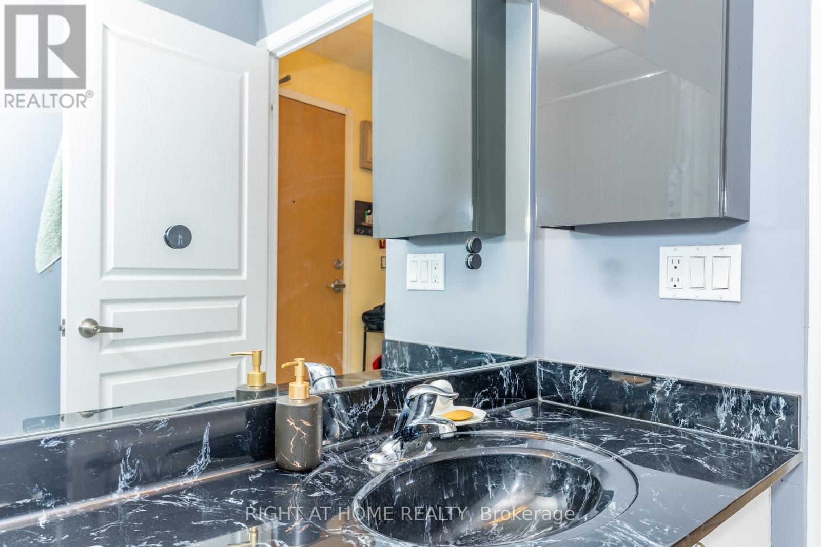 2002 - 509 Beecroft Road, Toronto, Ontario  M2N 0A3 - Photo 7 - C12556106