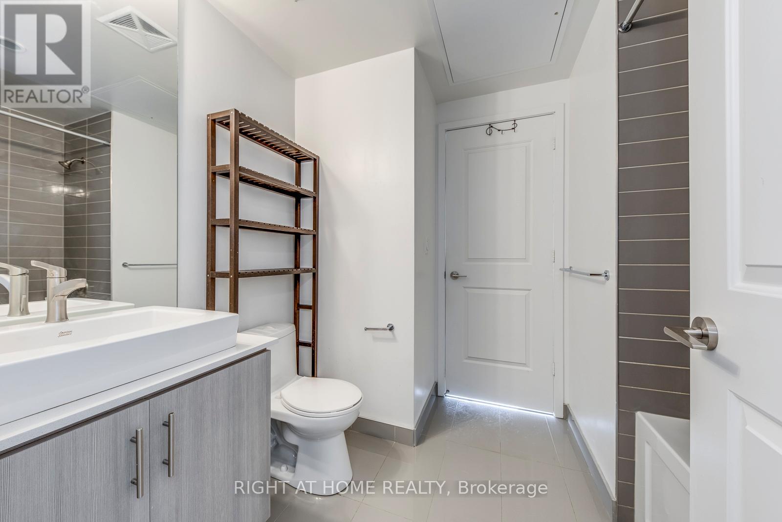 3401 - 1 The Esplanade Drive, Toronto (Waterfront Communities), Ontario  M5E 0A8 - Photo 19 - C12756592