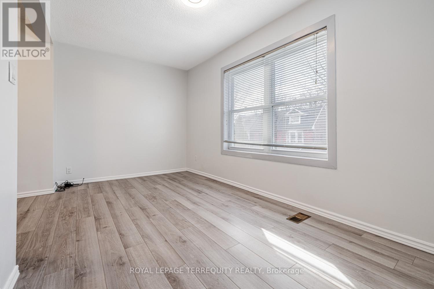 Top Floor - 171 Christie Street, Toronto, Ontario  M6G 3B3 - Photo 4 - C12756614