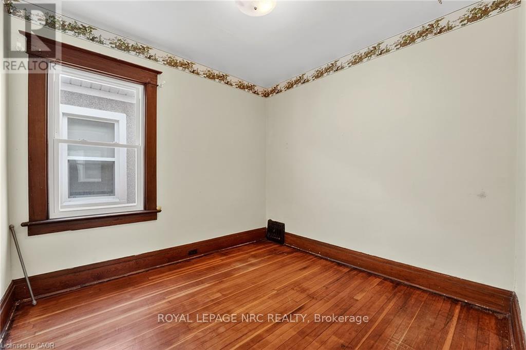 16 Louisa Street, St. Catharines (Downtown), Ontario  L2R 2J6 - Photo 12 - X12757478