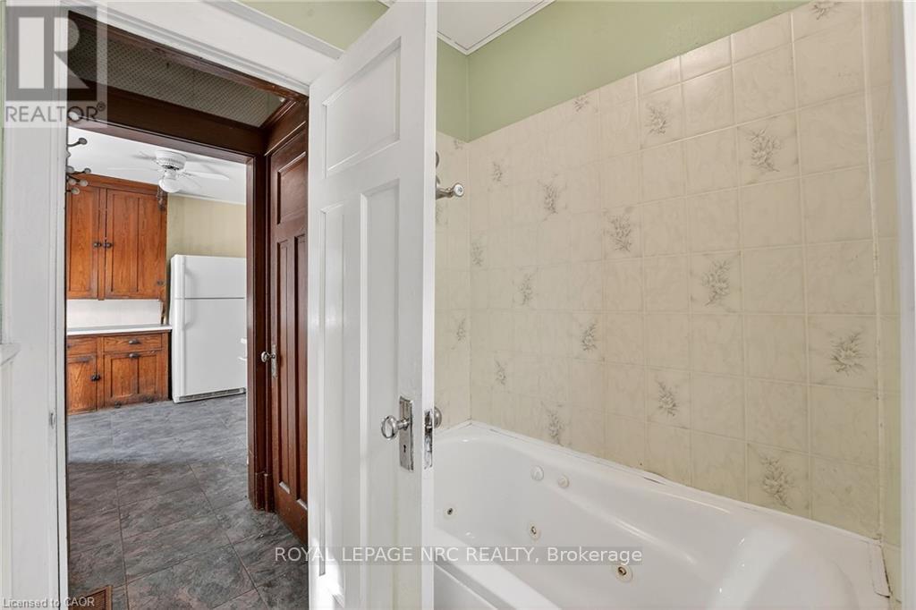 16 Louisa Street, St. Catharines (Downtown), Ontario  L2R 2J6 - Photo 18 - X12757478