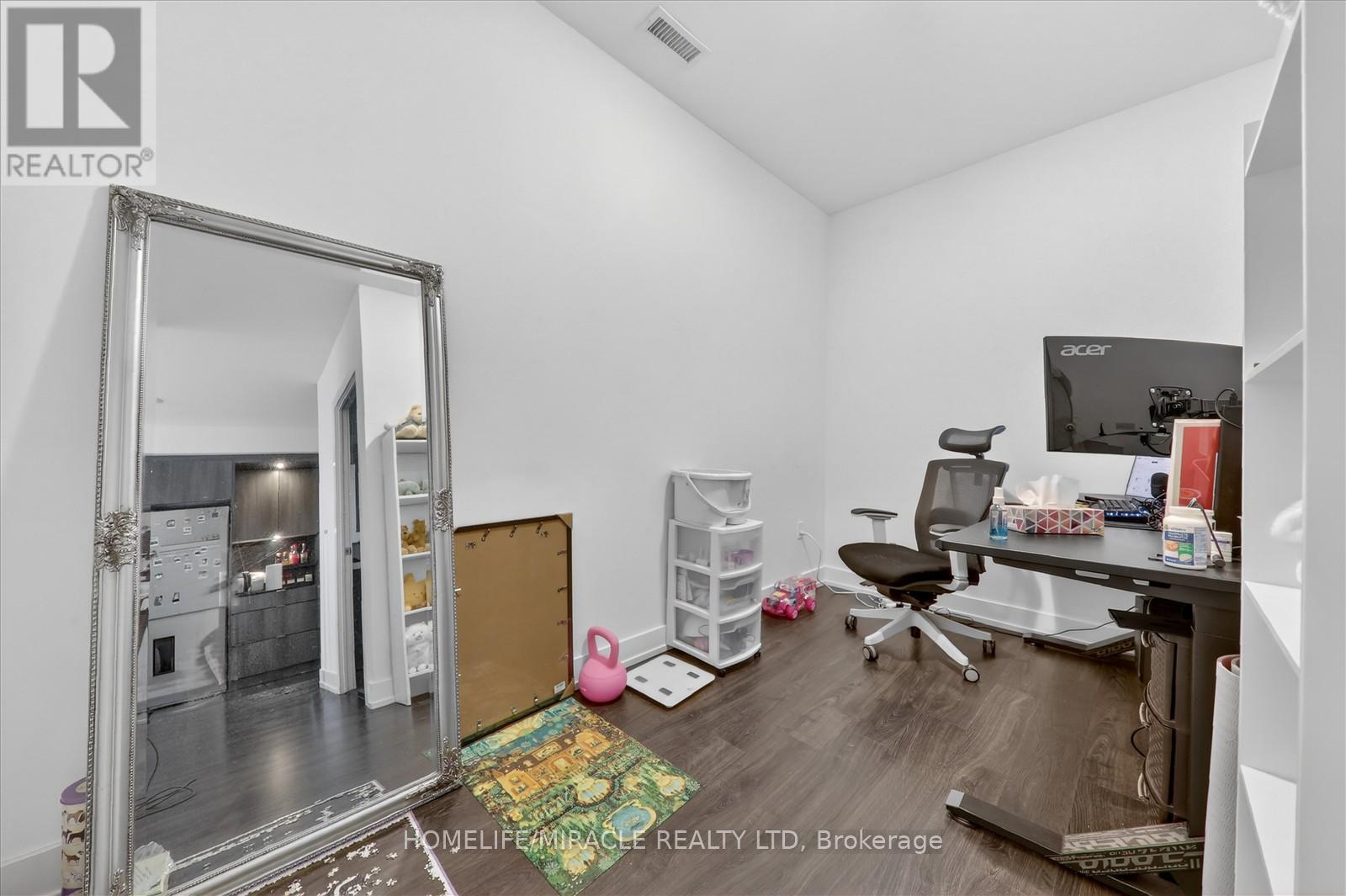 512 - 30 Inn On The Park Drive, Toronto, Ontario  M3C 0P7 - Photo 15 - C12757138