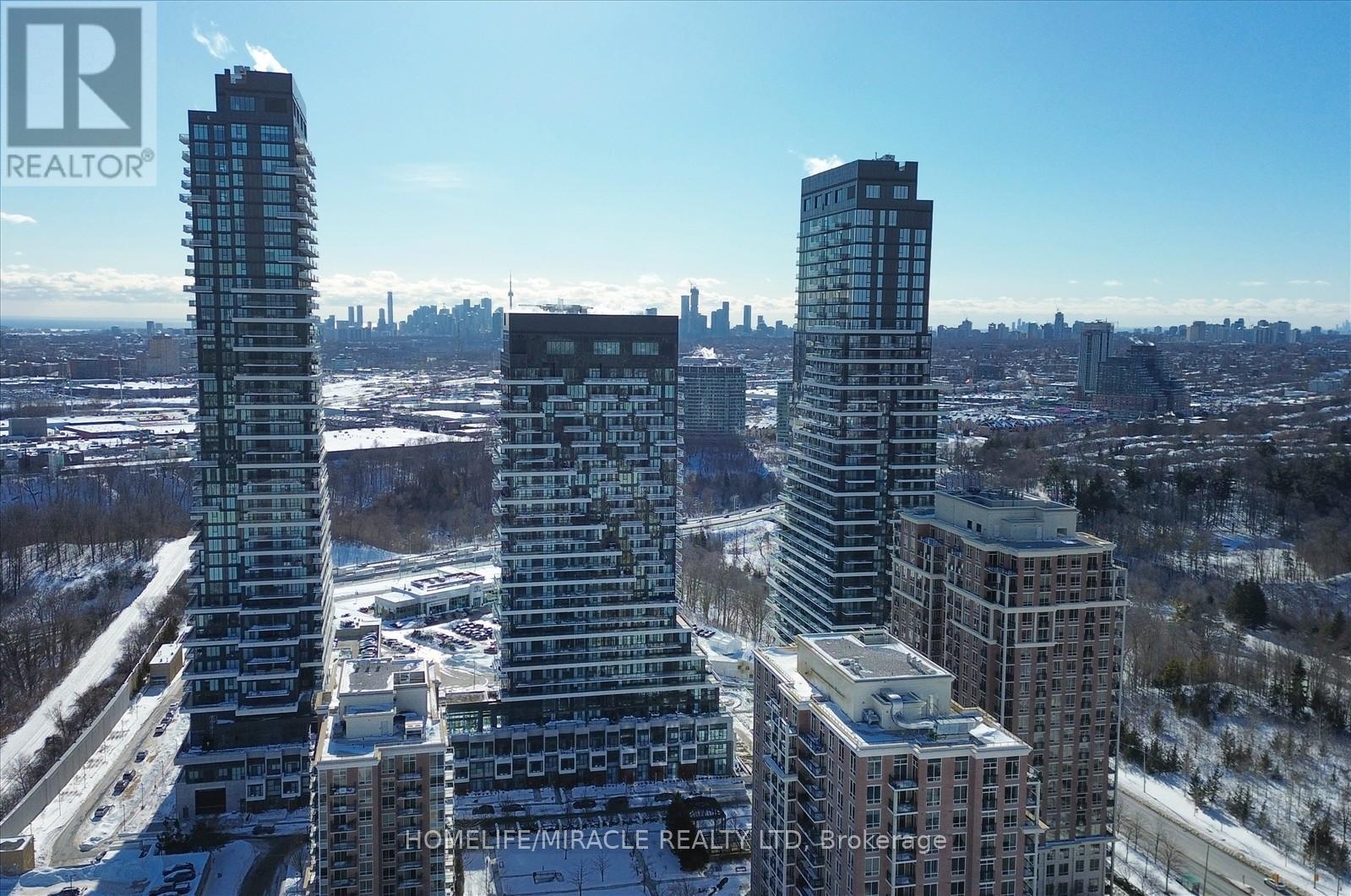 512 - 30 Inn On The Park Drive, Toronto, Ontario  M3C 0P7 - Photo 4 - C12757138