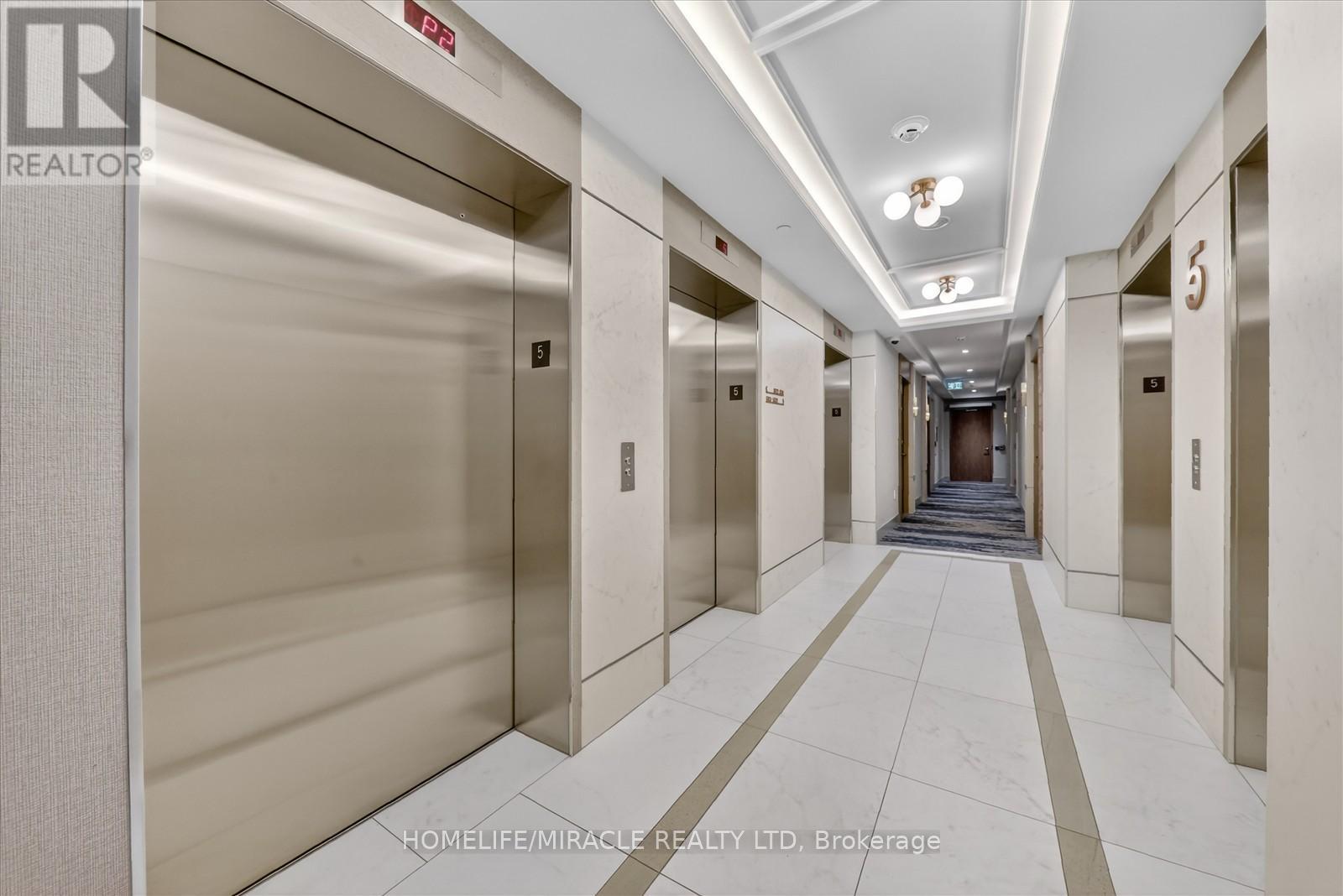 512 - 30 Inn On The Park Drive, Toronto, Ontario  M3C 0P7 - Photo 6 - C12757138