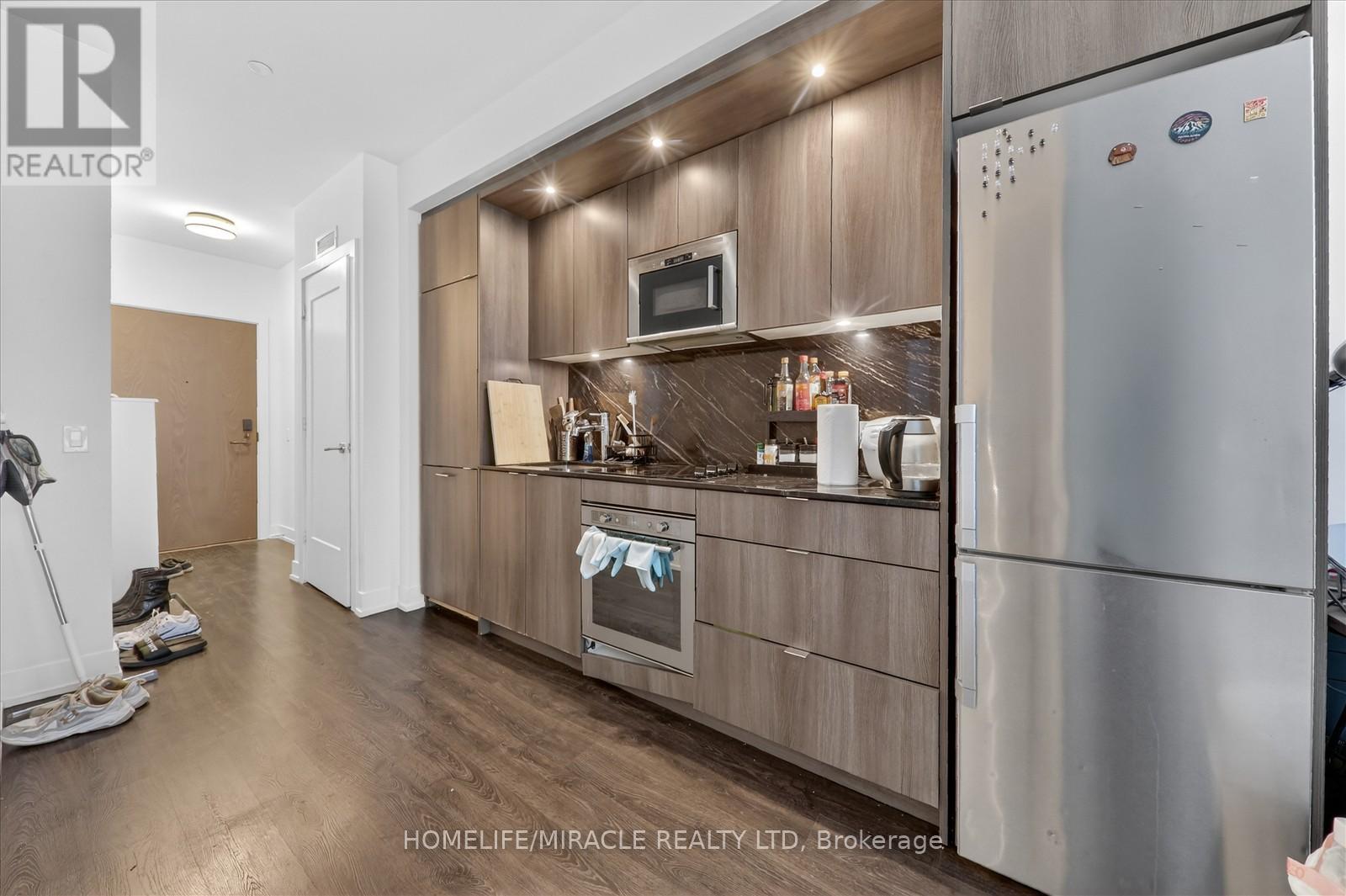 512 - 30 Inn On The Park Drive, Toronto, Ontario  M3C 0P7 - Photo 9 - C12757138