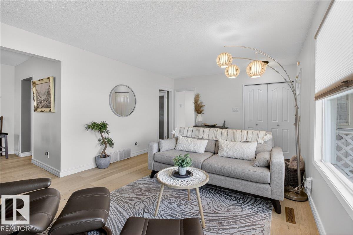 4107 111a St Nw, Edmonton, Alberta  T6J 1G6 - Photo 9 - E4472183