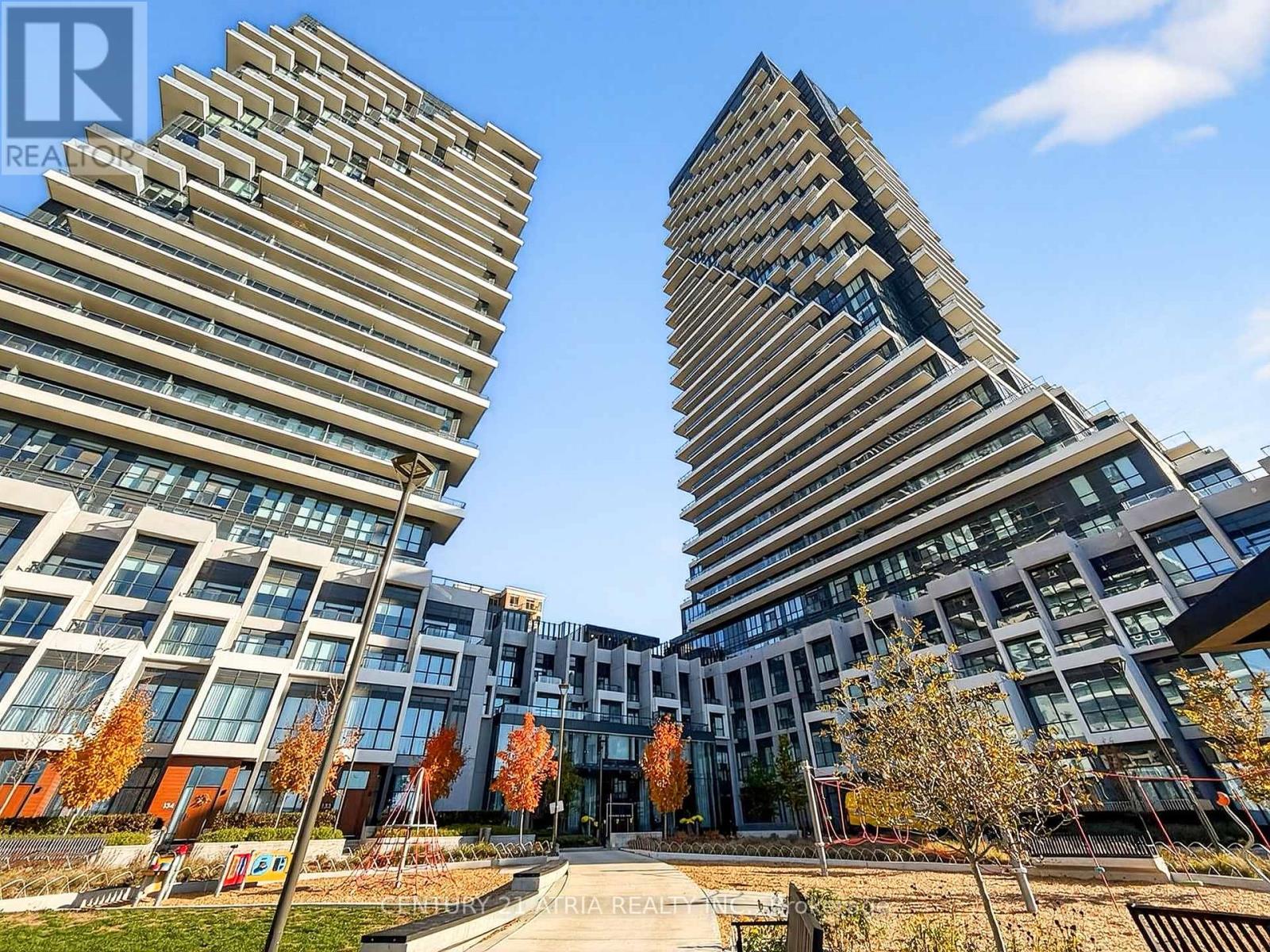 802 - 30 Inn On The Park Drive, Toronto, Ontario  M3C 0P7 - Photo 2 - C12757294