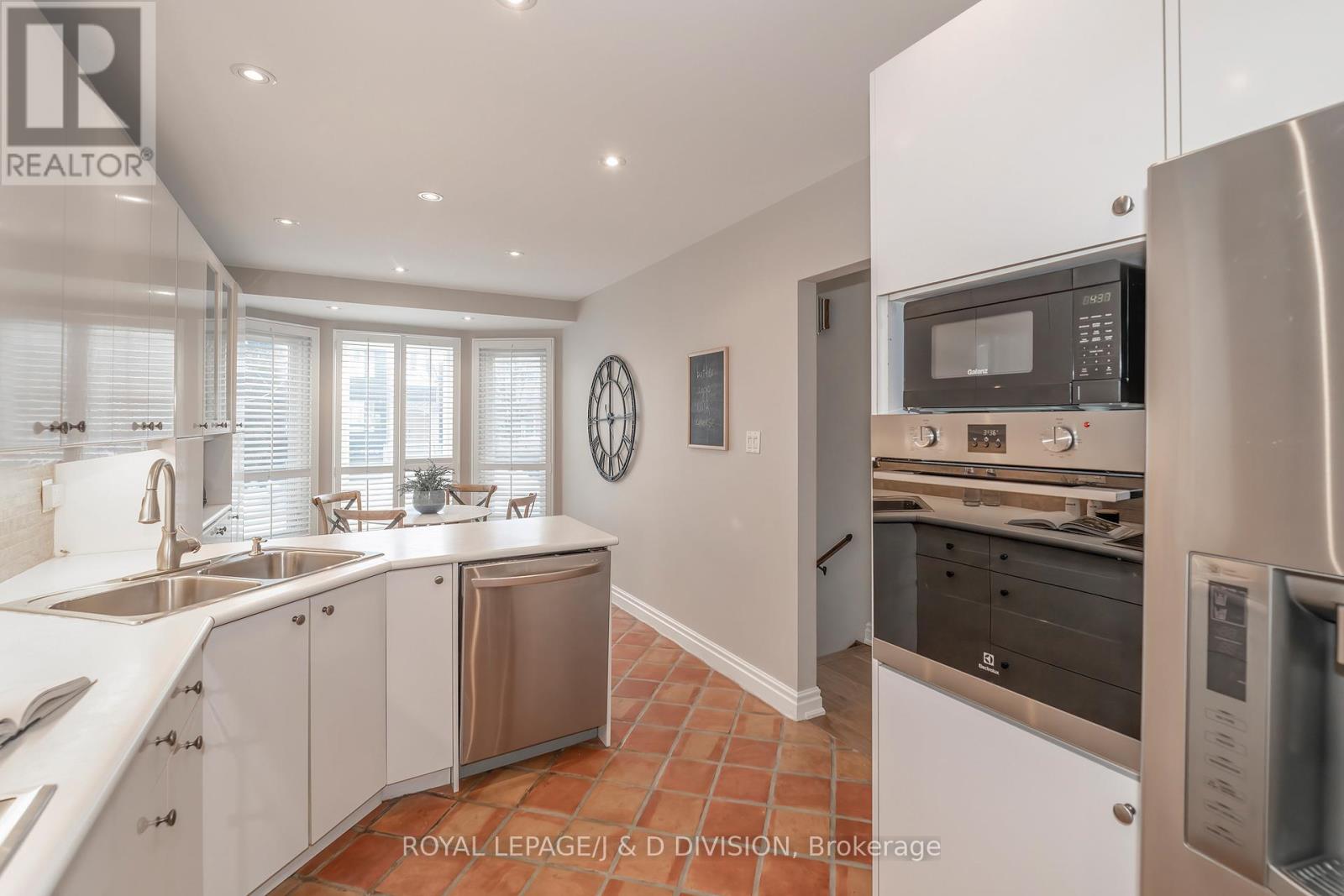 112 Glenforest Road, Toronto (Lawrence Park North), Ontario  M4N 1Z9 - Photo 9 - C12756952