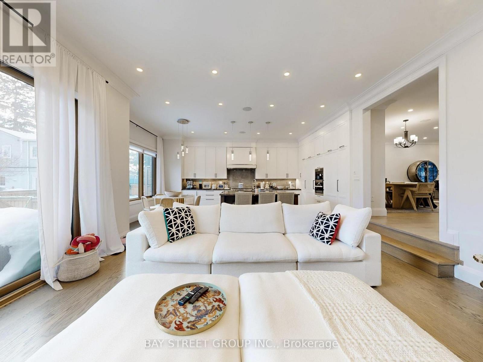 31 Everygreen Gardens, Toronto, Ontario  M4G 2Z5 - Photo 12 - C12757322