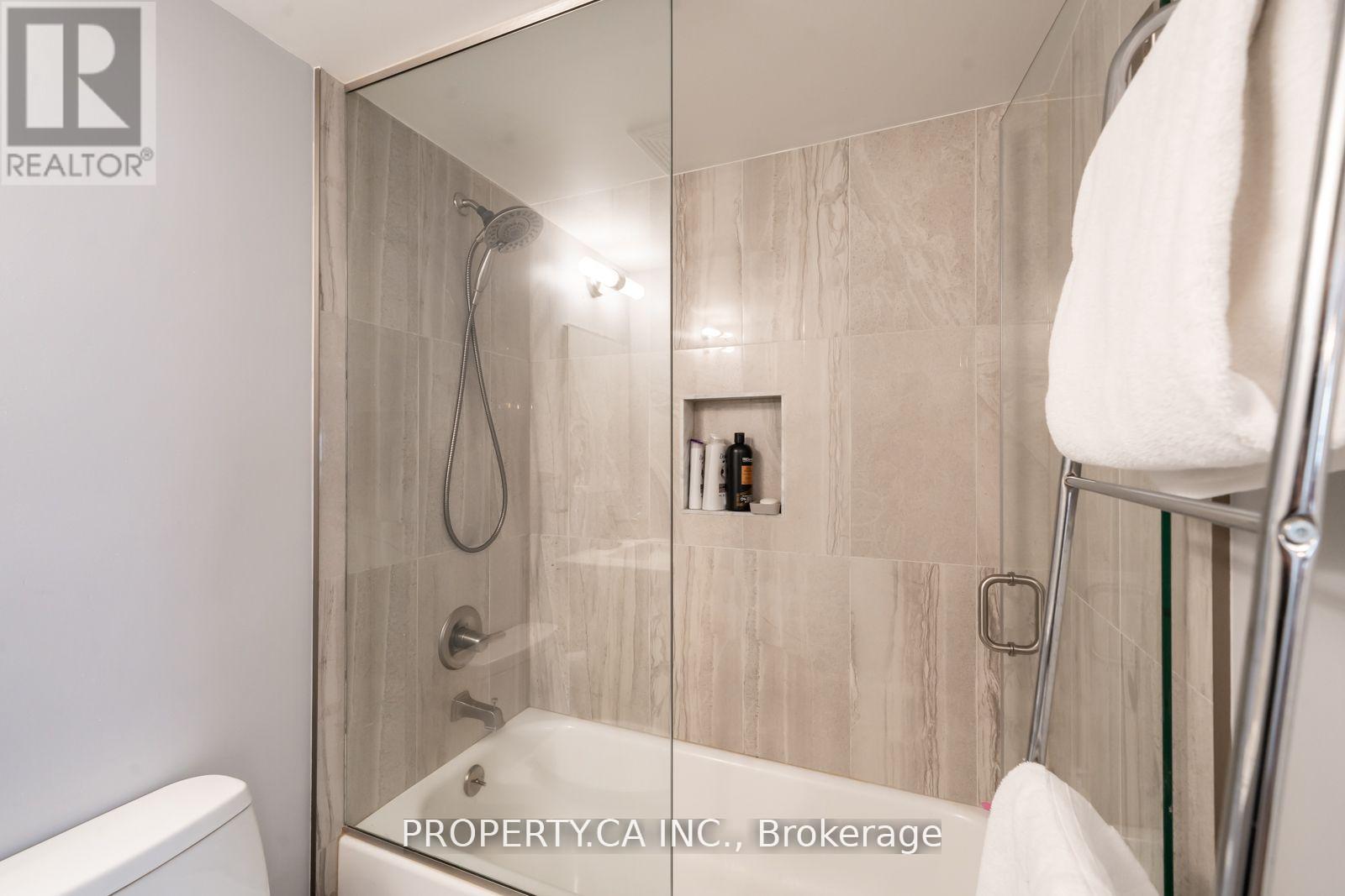 202 - 60 St Clair Avenue W, Toronto, Ontario  M4V 1M1 - Photo 14 - C12757038