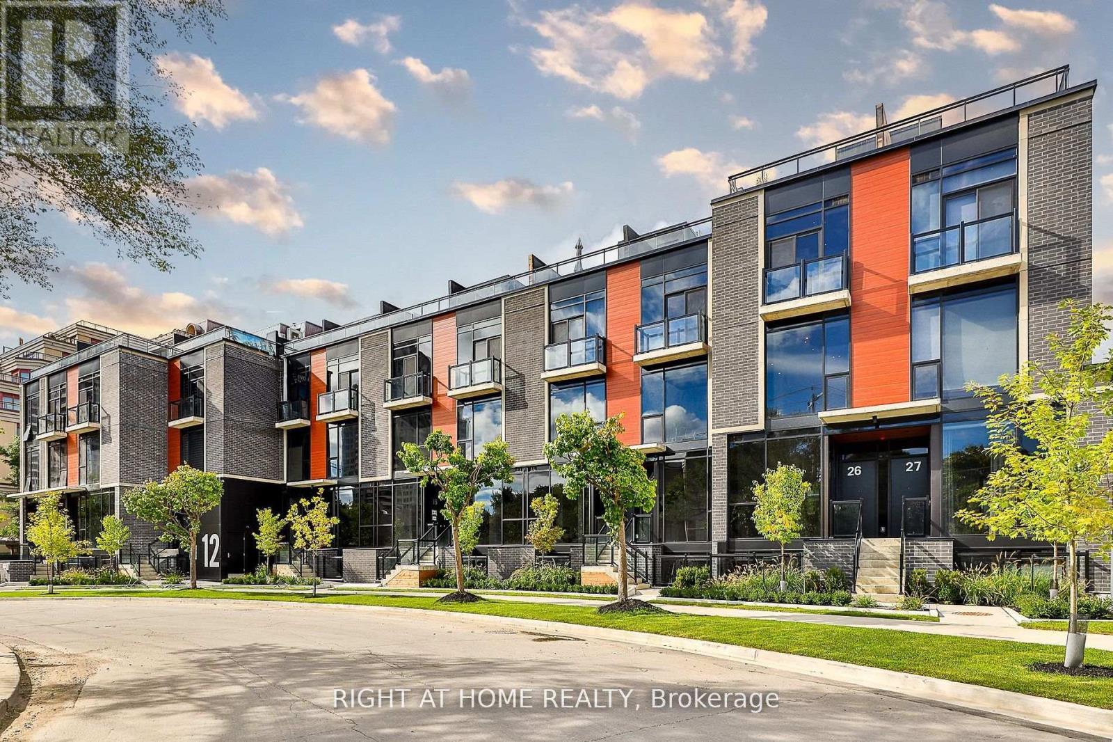 17 - 12 DERVOCK CRESCENT, Toronto, Ontario