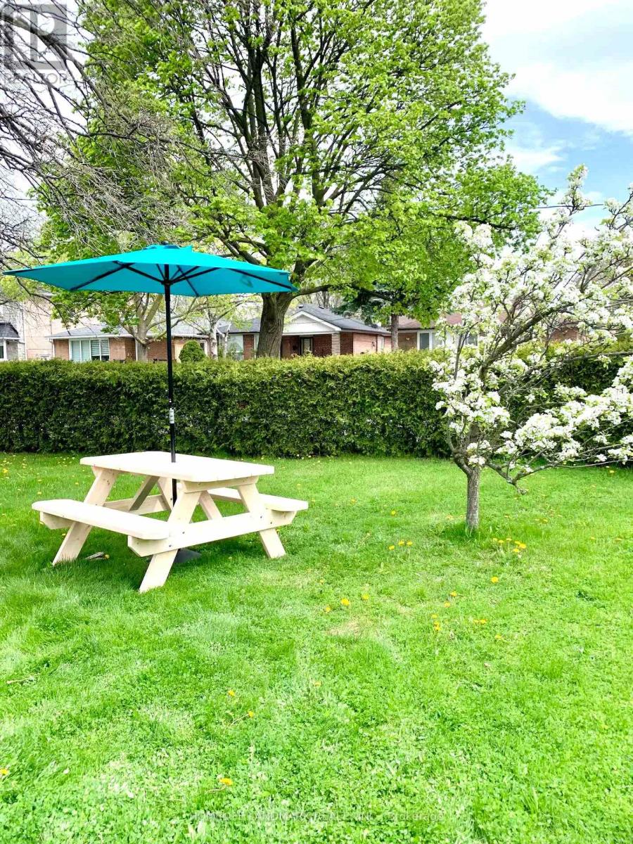 2 Collinson Boulevard, Toronto (Clanton Park), Ontario  M3H 3B8 - Photo 10 - C12757394