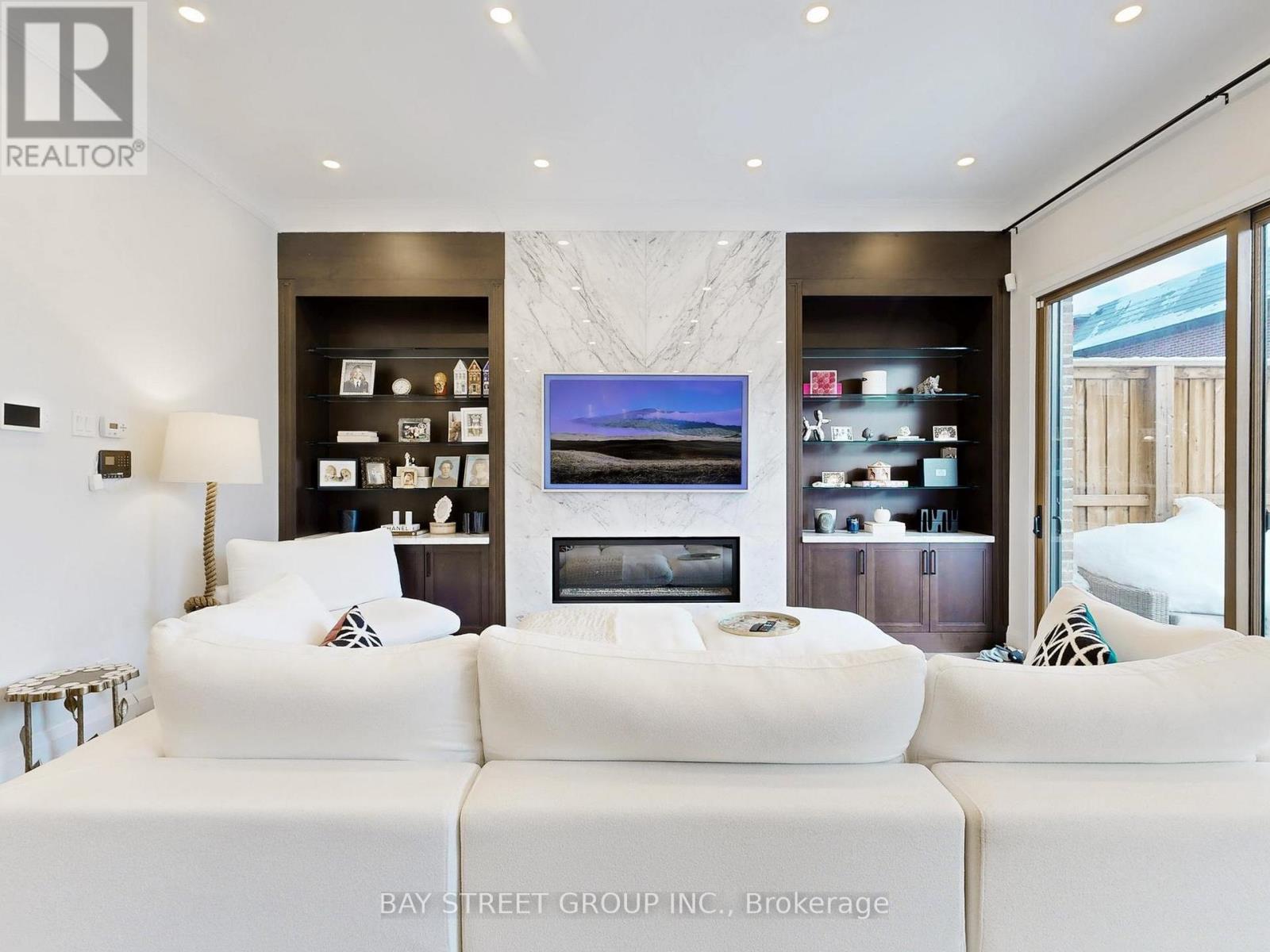 31 Everygreen Gardens, Toronto, Ontario  M4G 2Z5 - Photo 14 - C12757322