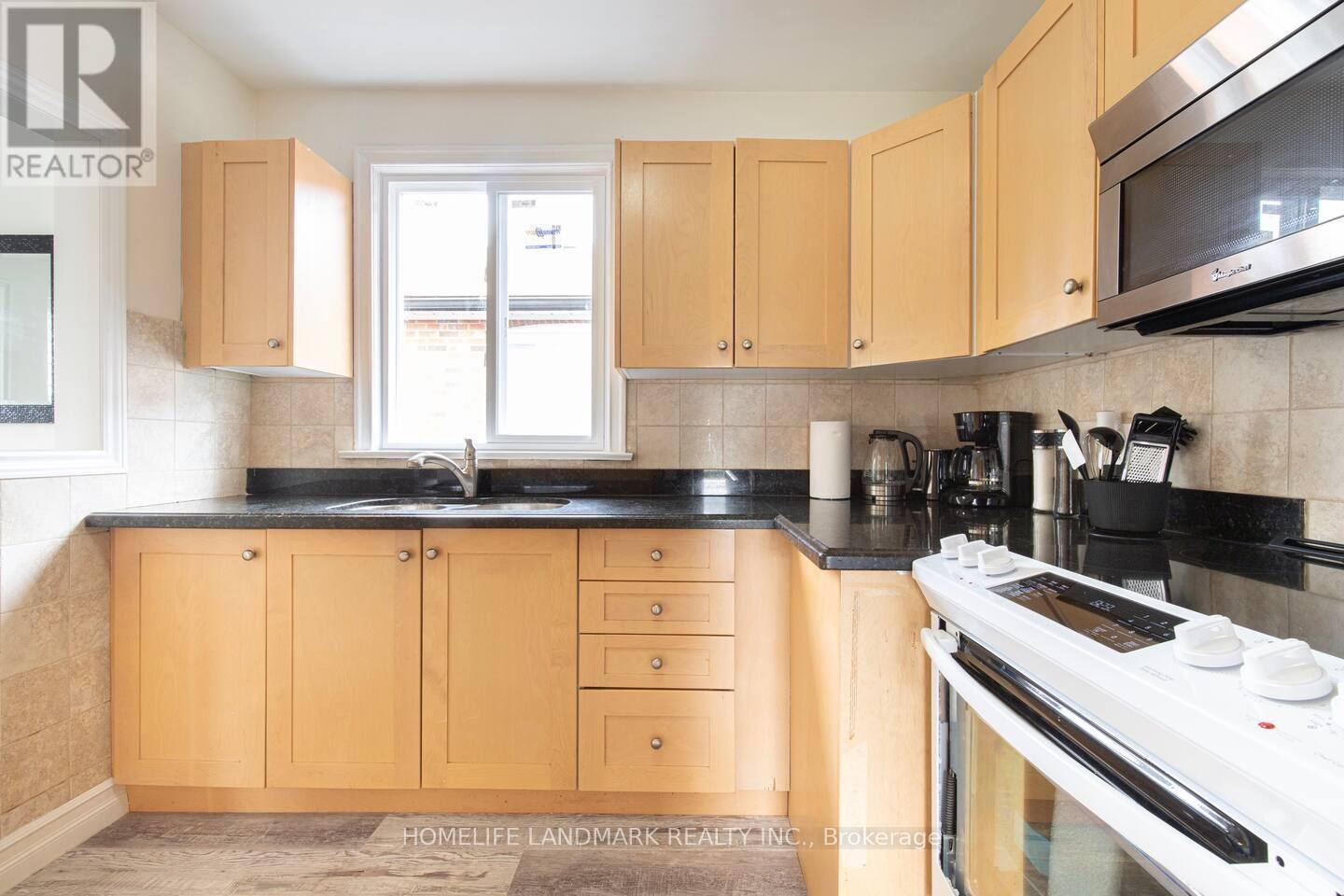 2 Collinson Boulevard, Toronto (Clanton Park), Ontario  M3H 3B8 - Photo 5 - C12757394