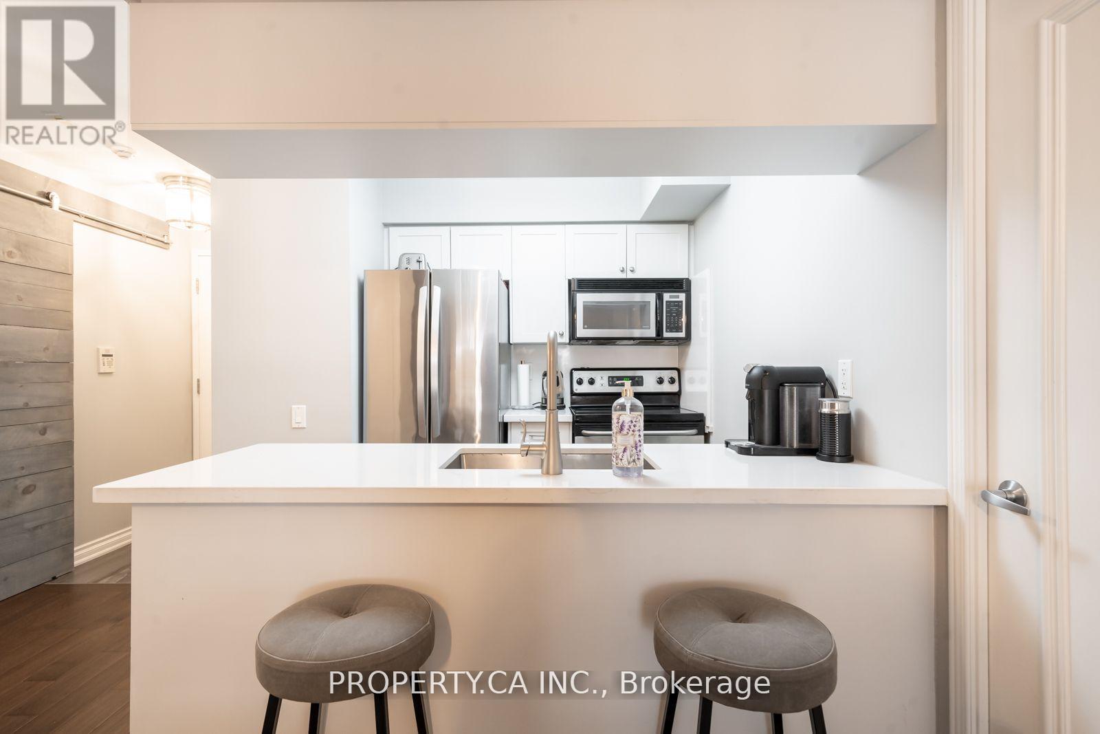 202 - 60 St Clair Avenue W, Toronto, Ontario  M4V 1M1 - Photo 5 - C12757038