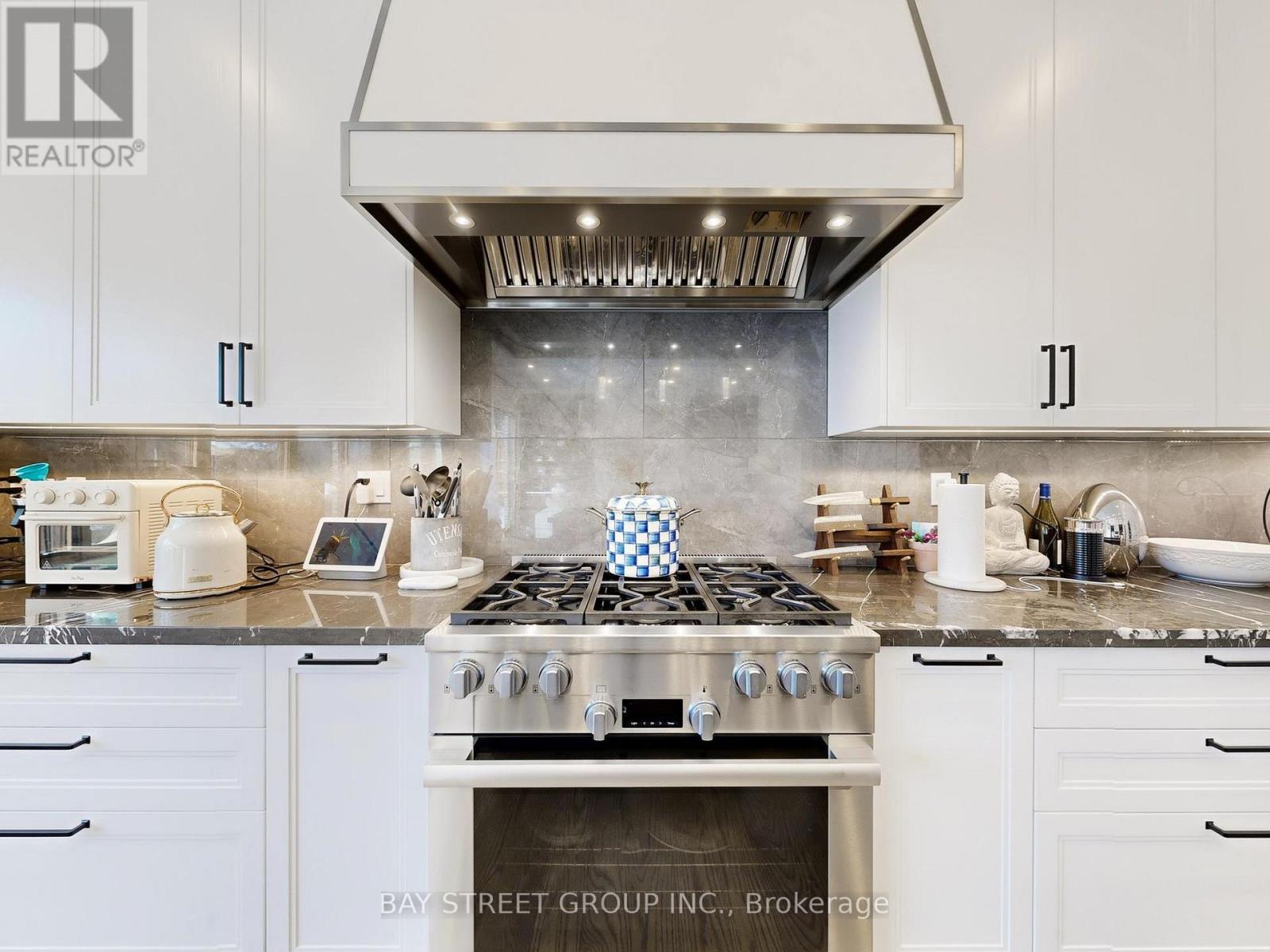 31 Everygreen Gardens, Toronto, Ontario  M4G 2Z5 - Photo 17 - C12757322