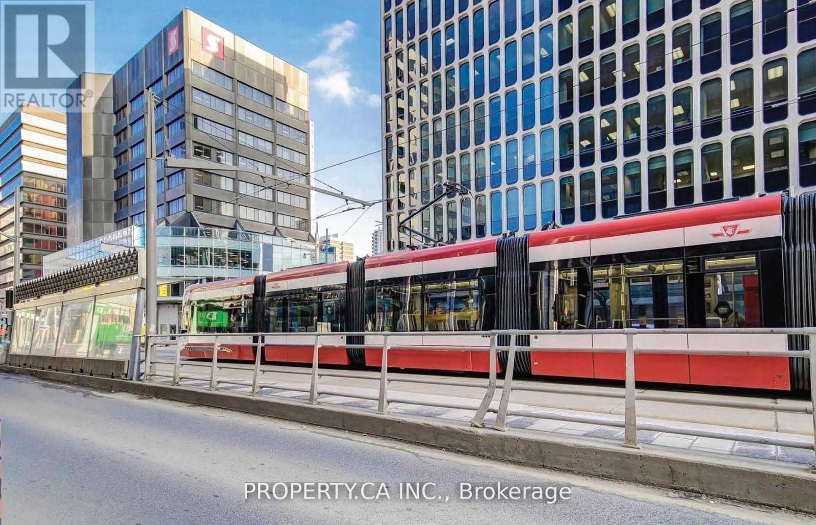 202 - 60 St Clair Avenue W, Toronto, Ontario  M4V 1M1 - Photo 22 - C12757038