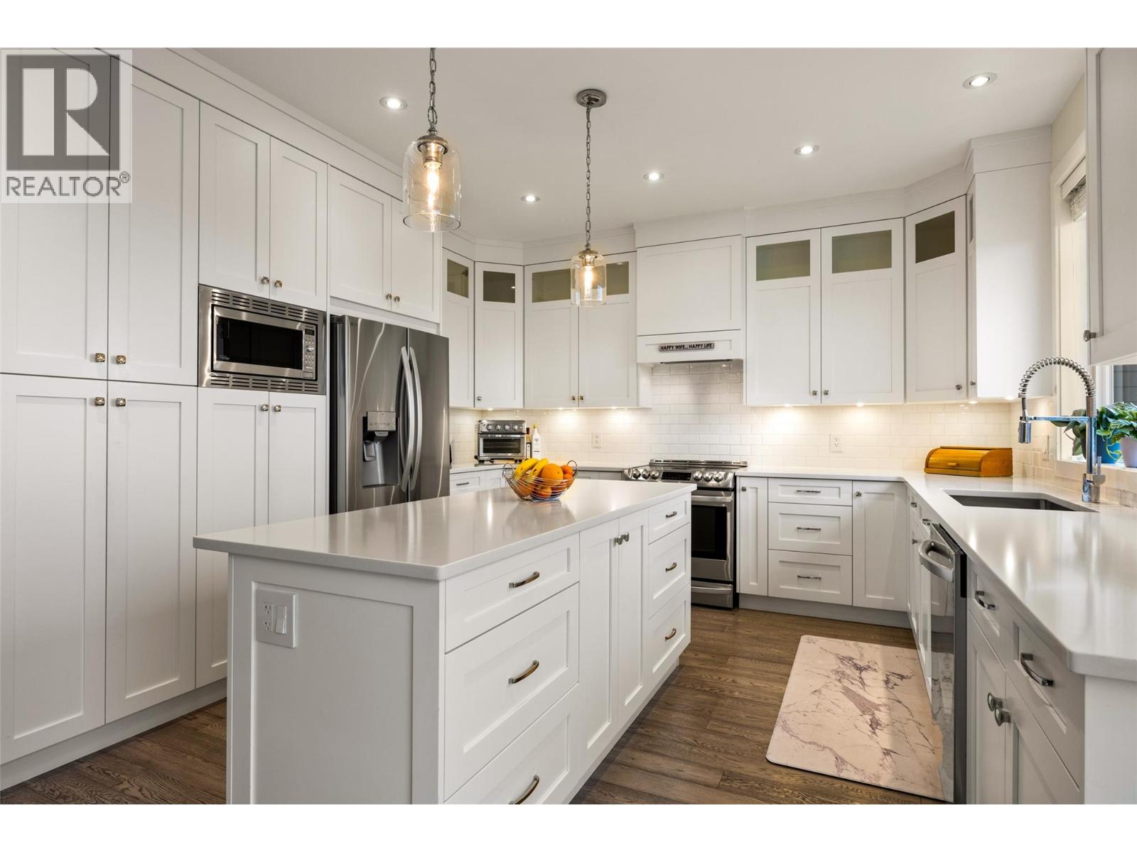 1553 Emerald Drive, Kamloops, British Columbia  V2E 0C4 - Photo 11 - 10374422