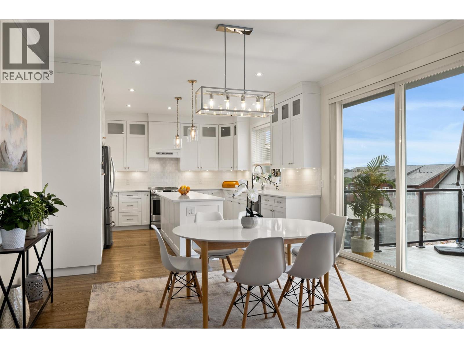 1553 Emerald Drive, Kamloops, British Columbia  V2E 0C4 - Photo 8 - 10374422