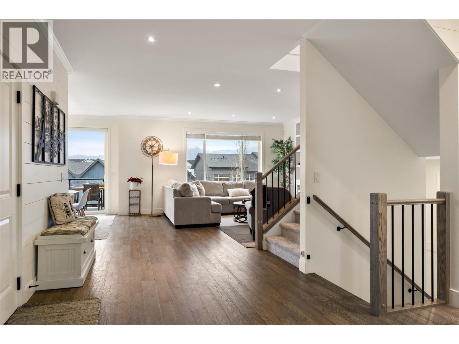 1553 Emerald Drive, Kamloops, British Columbia  V2E 0C4 - Photo 2 - 10374422