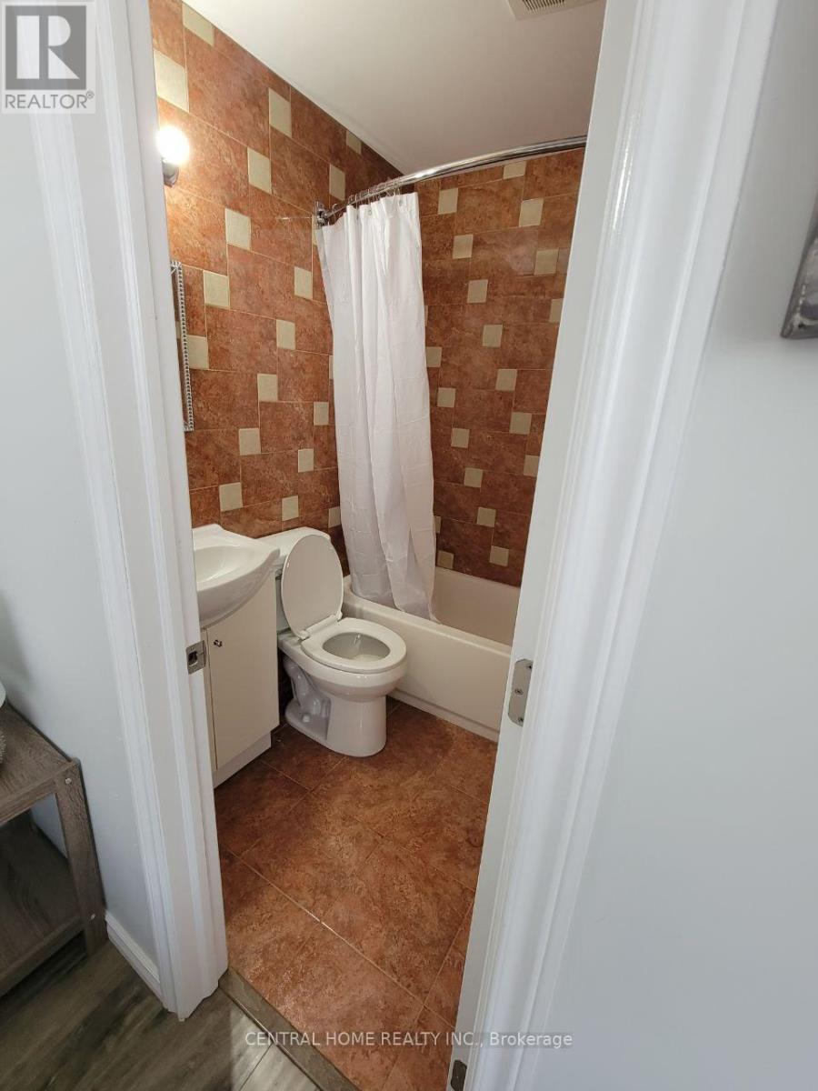 106 Rajah Street, Toronto (Englemount-Lawrence), Ontario  M6A 2J3 - Photo 11 - C12757418