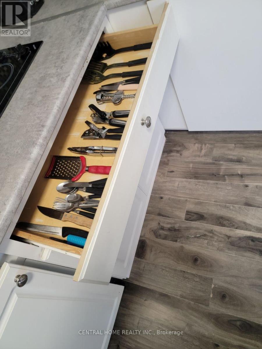 106 Rajah Street, Toronto (Englemount-Lawrence), Ontario  M6A 2J3 - Photo 8 - C12757418