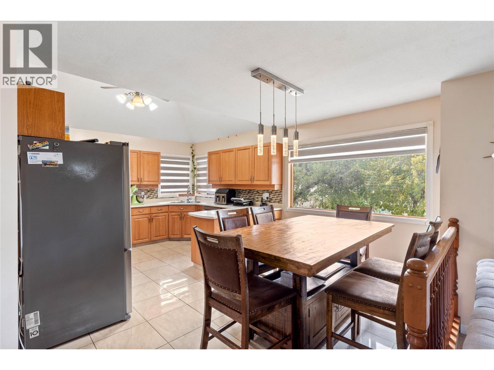 864 Nicolani Drive, Kamloops, British Columbia  V2B 5B3 - Photo 4 - 10374904