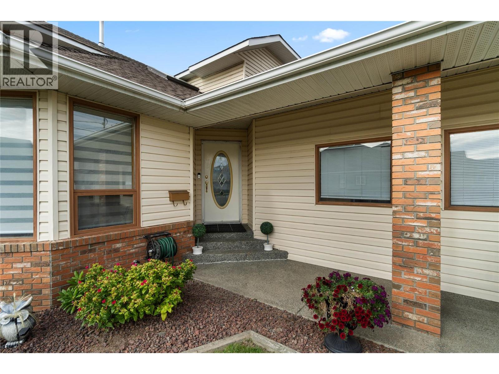 864 Nicolani Drive, Kamloops, British Columbia  V2B 5B3 - Photo 10 - 10374904