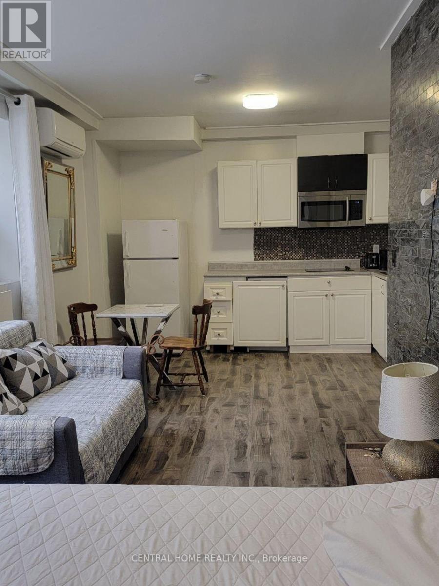 106 Rajah Street, Toronto (Englemount-Lawrence), Ontario  M6A 2J3 - Photo 2 - C12757418