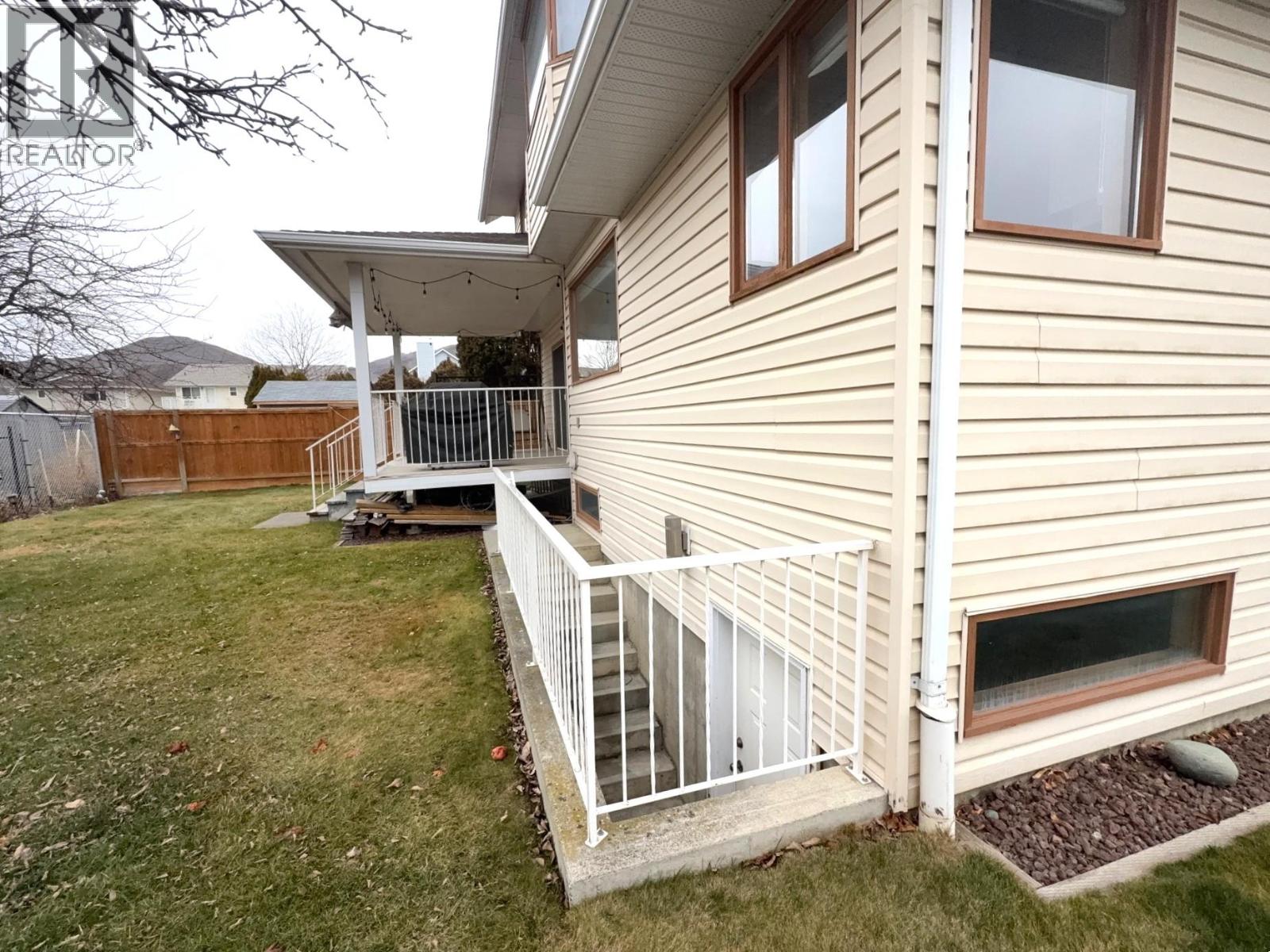 864 Nicolani Drive, Kamloops, British Columbia  V2B 5B3 - Photo 7 - 10374904