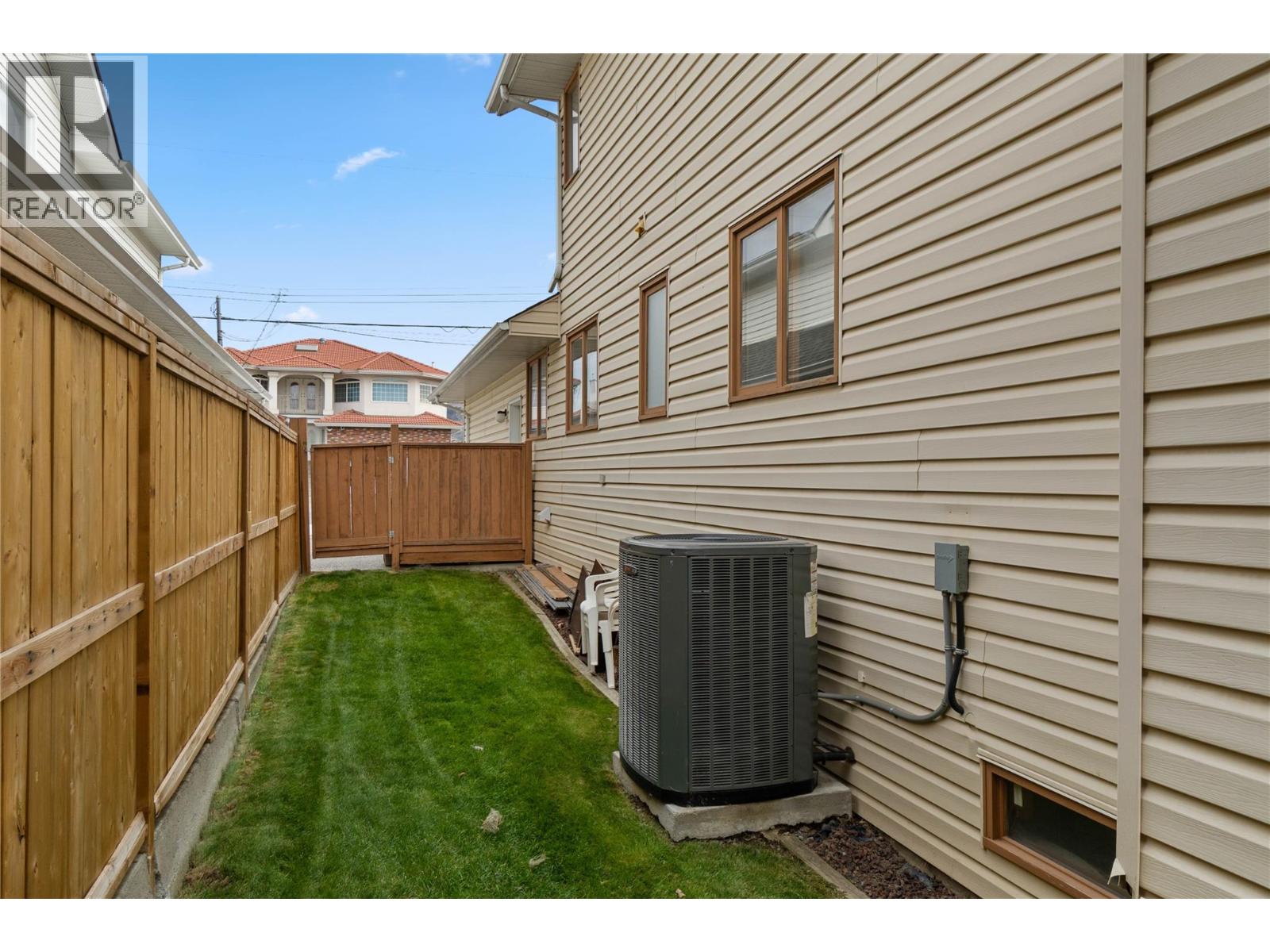 864 Nicolani Drive, Kamloops, British Columbia  V2B 5B3 - Photo 18 - 10374904