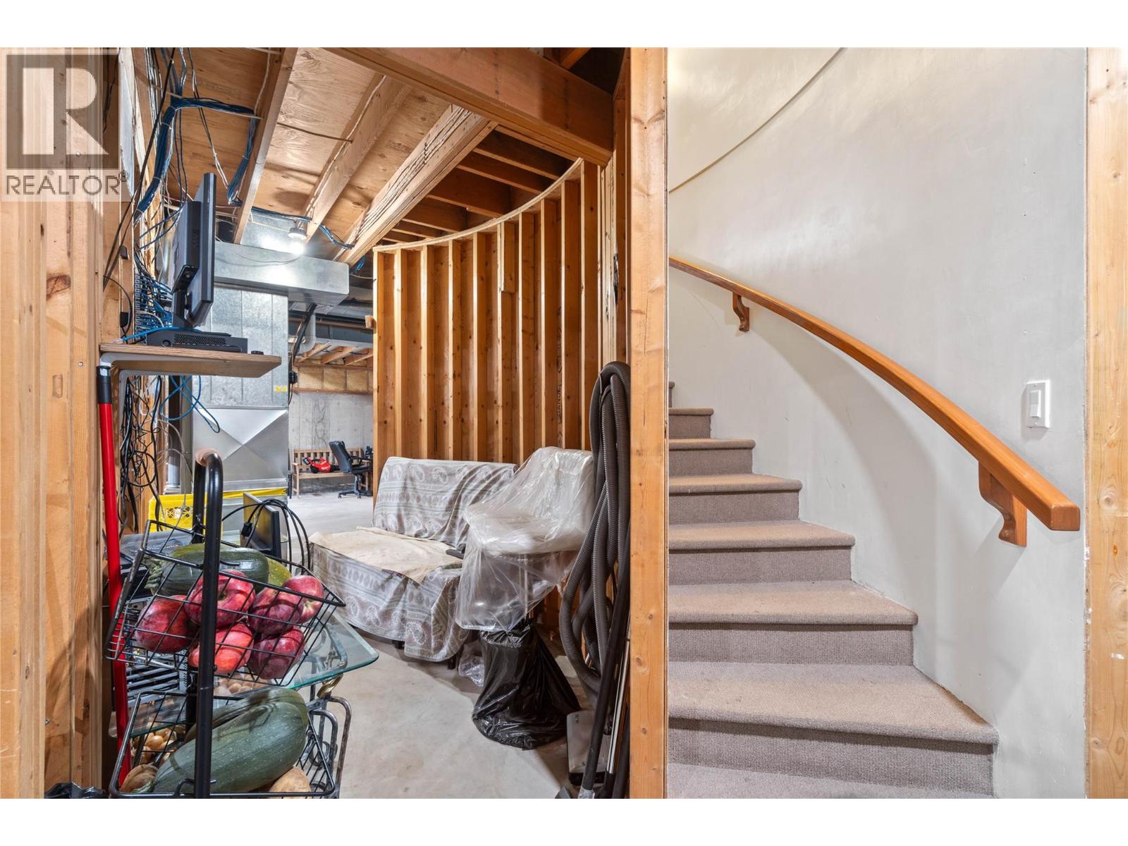 864 Nicolani Drive, Kamloops, British Columbia  V2B 5B3 - Photo 42 - 10374904