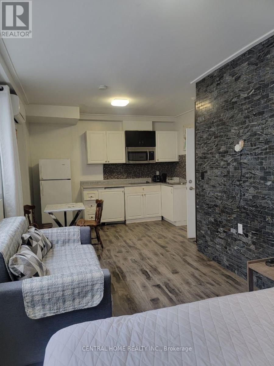 106 Rajah Street, Toronto (Englemount-Lawrence), Ontario  M6A 2J3 - Photo 3 - C12757418