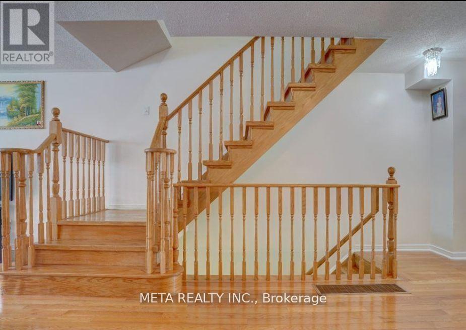 57 Hobson Avenue, Toronto (Victoria Village), Ontario  M4A 2X7 - Photo 5 - C12757558