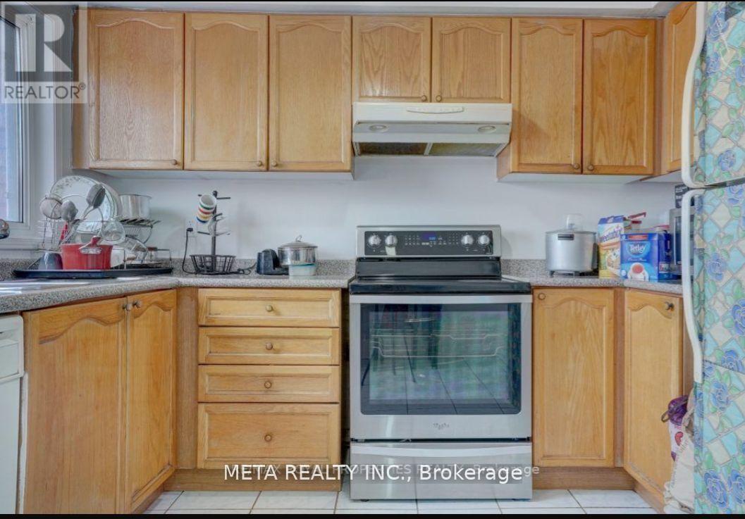 57 Hobson Avenue, Toronto (Victoria Village), Ontario  M4A 2X7 - Photo 8 - C12757558